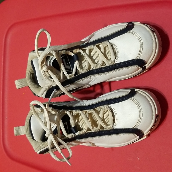 Fila unisex size 3 grant hill 2 sneakers white, navy and red